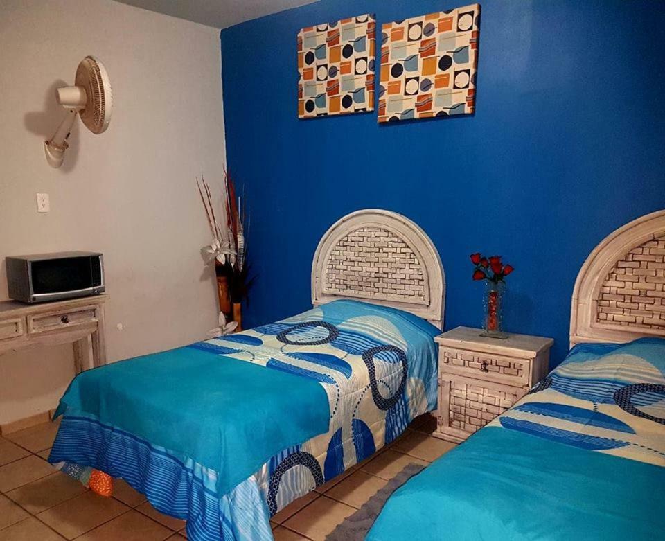 Hotel Y Suites Los Alcatraces Leon Bagian luar foto