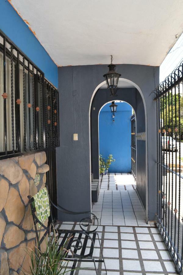 Hotel Y Suites Los Alcatraces Leon Bagian luar foto